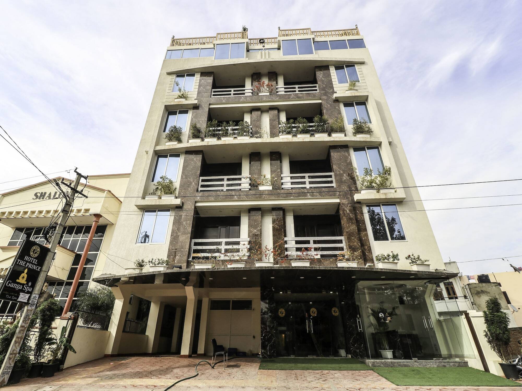 Oyo 28722 The Hotel 3*